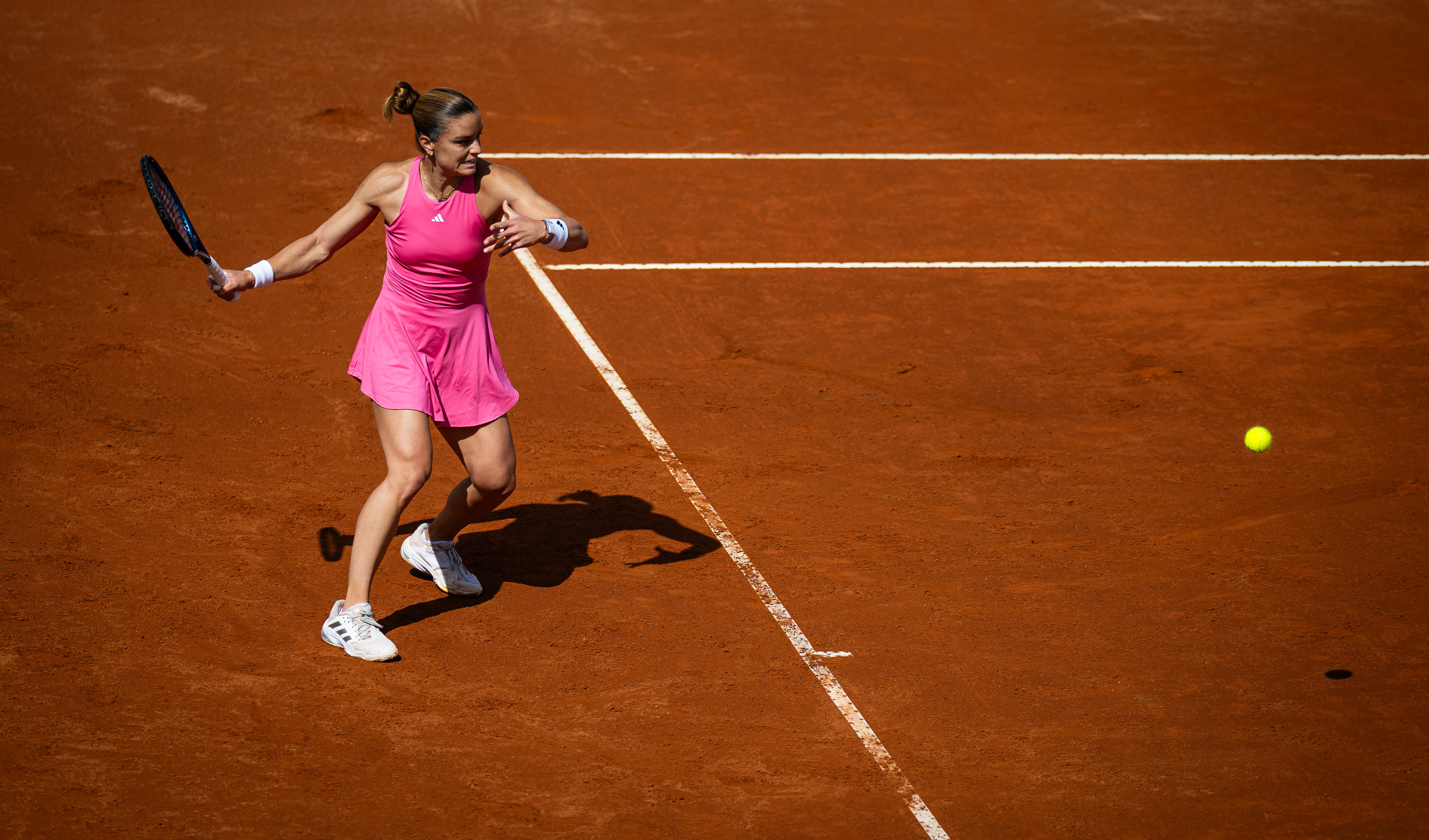 正赛入场券✅WTA1000罗马站资格赛，萨卡里连续两场上演逆转，先后击败了帕奎和