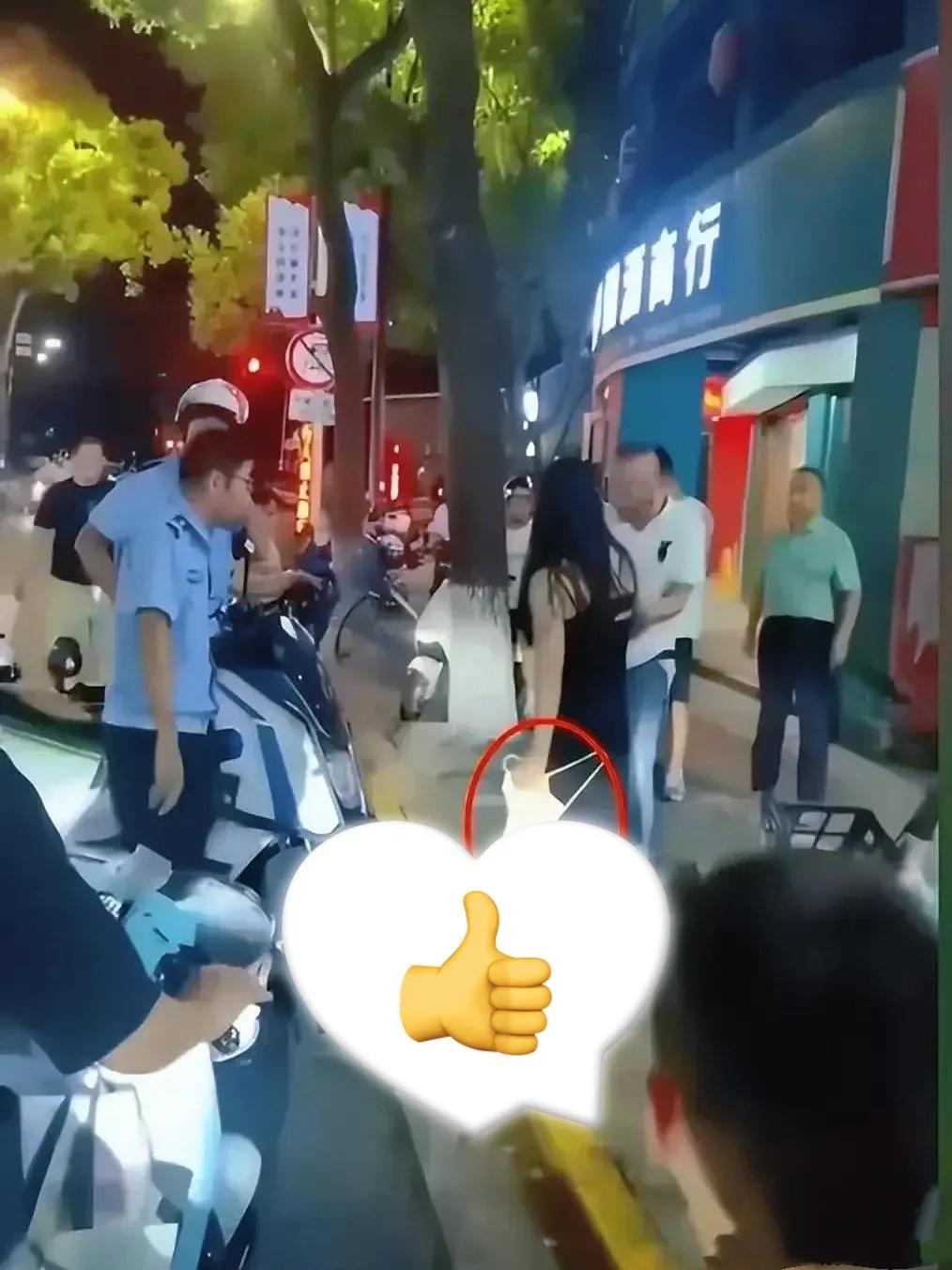 浙江温州出了个让人哭笑不得的事儿，一名女子在6楼阳台晒内裤，手上沾了水没抓牢，指