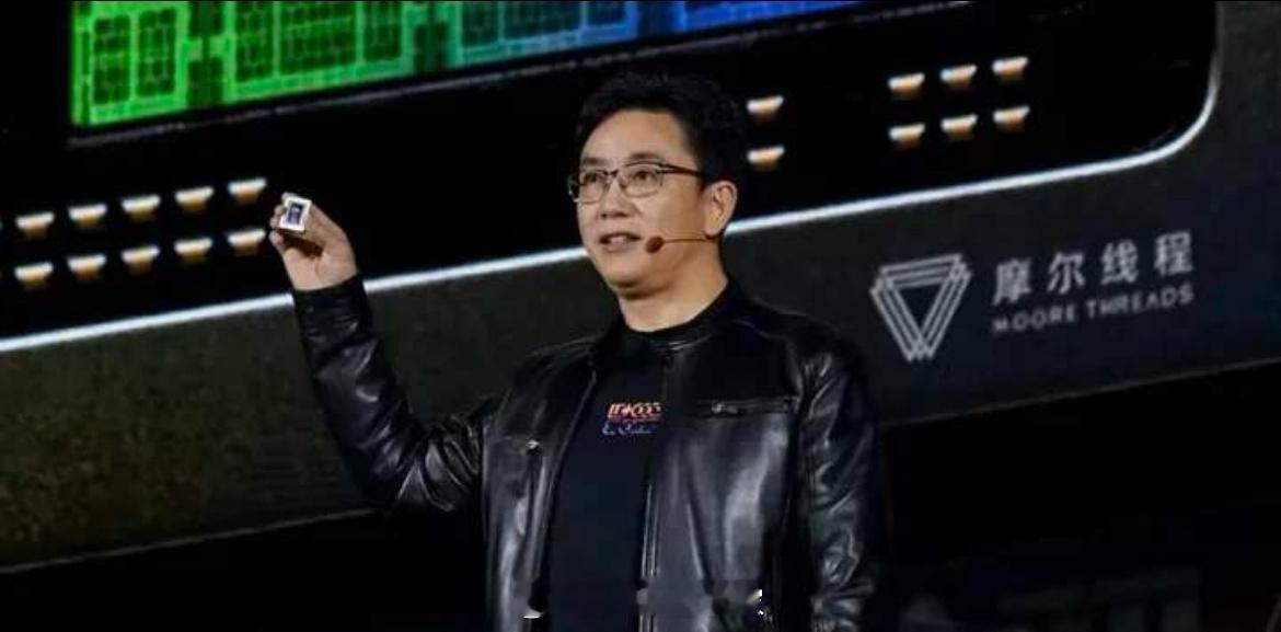 一边是美股英伟达，另一边现在有了科创板摩尔线程。虽然体量还差着好几个数量级，但好