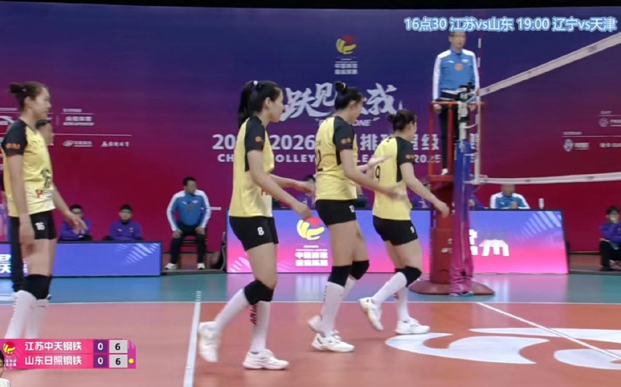 山东女排是真打不过江苏女排啊！江苏女排派出主力阵容！主攻手吴梦洁唐欣，副攻杨佳郭
