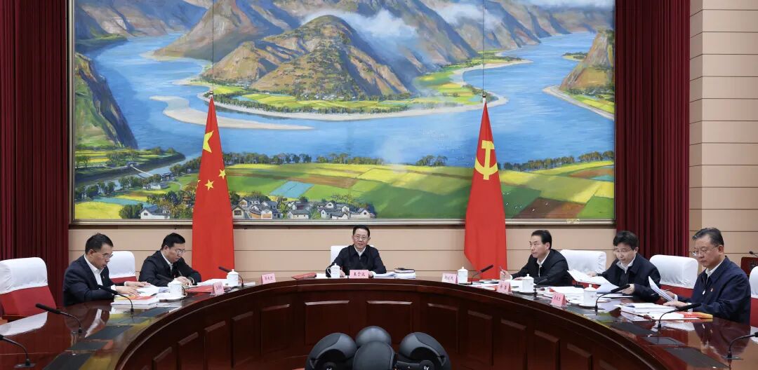 王予波主持省政府党组理论学习中心组集中学习并研究“十五五”规划编制
