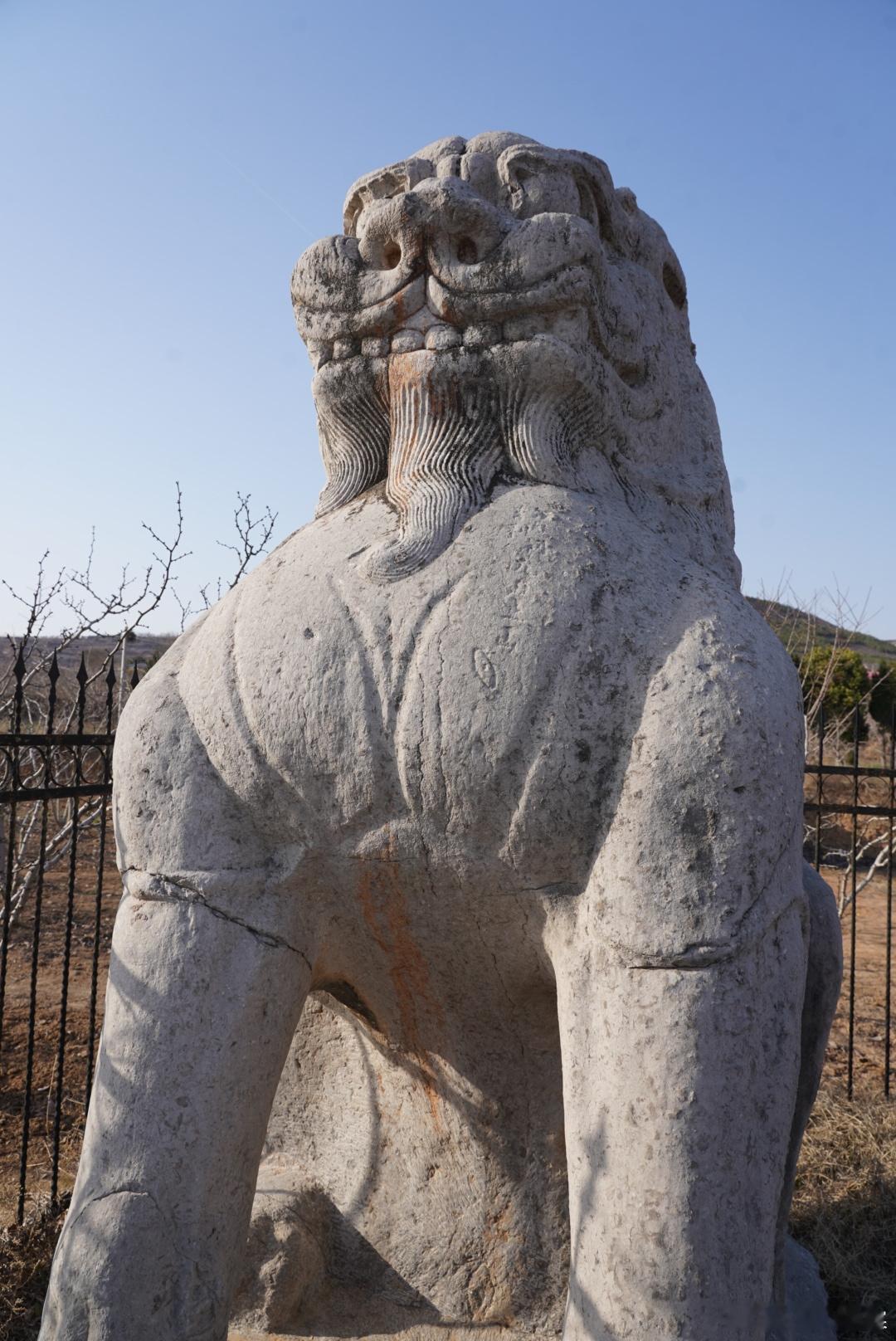 岽游记唐陵之定陵，为唐中宗李显的陵墓，由李睿为之建造，因山为陵，位于凤凰山中，