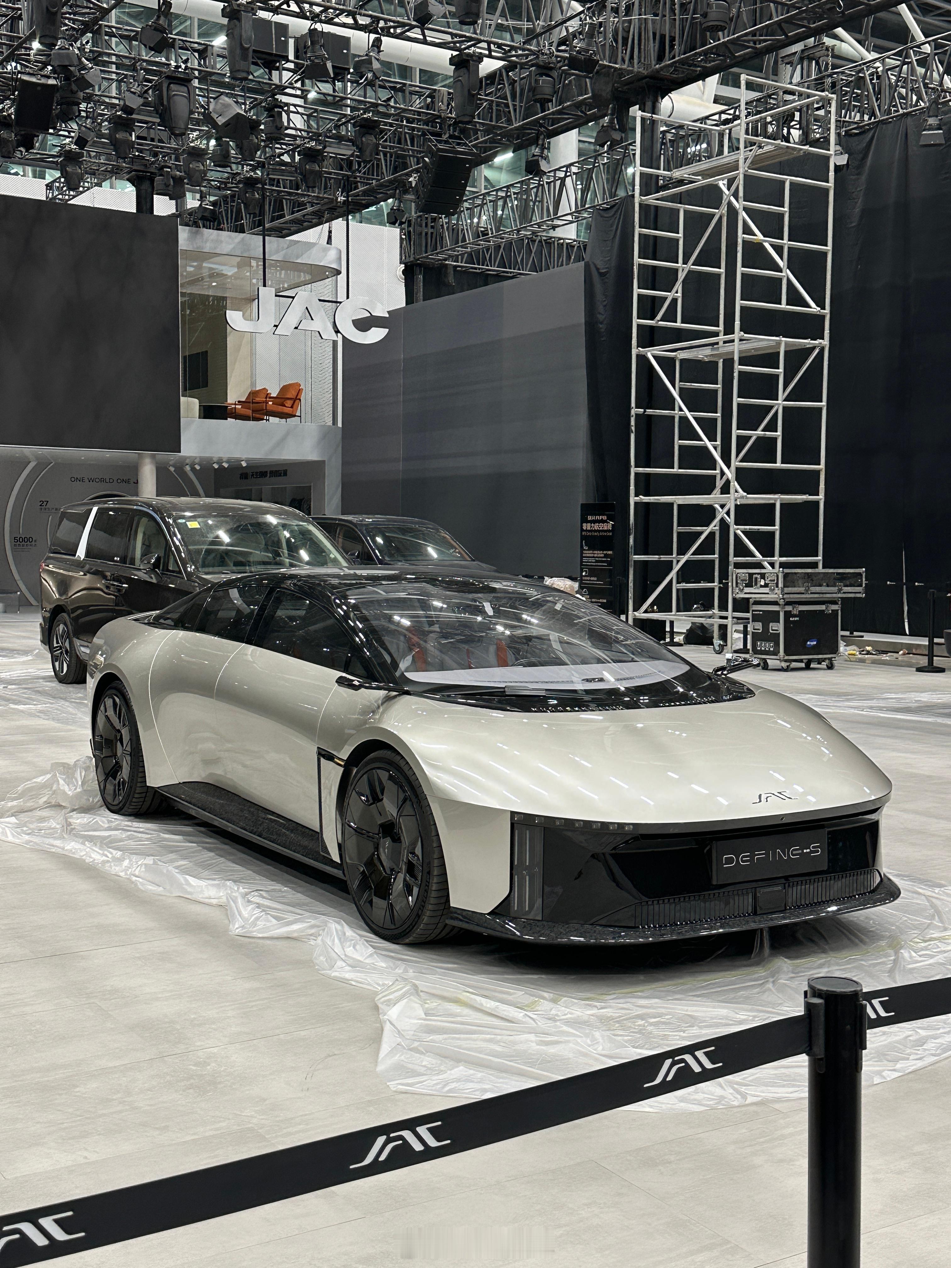 理想出轿车了？？