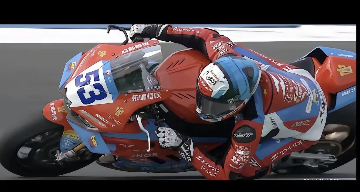 从排位​赛起步阶段​第19名，一路冲杀到最终第二名，张雪这​场排位赛的发挥震惊不