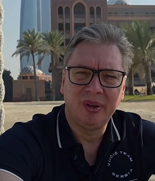 塞尔维亚总统武契奇，对着全国的镜头，一字一句复述了那个暗杀计划：把他的孩子，活活