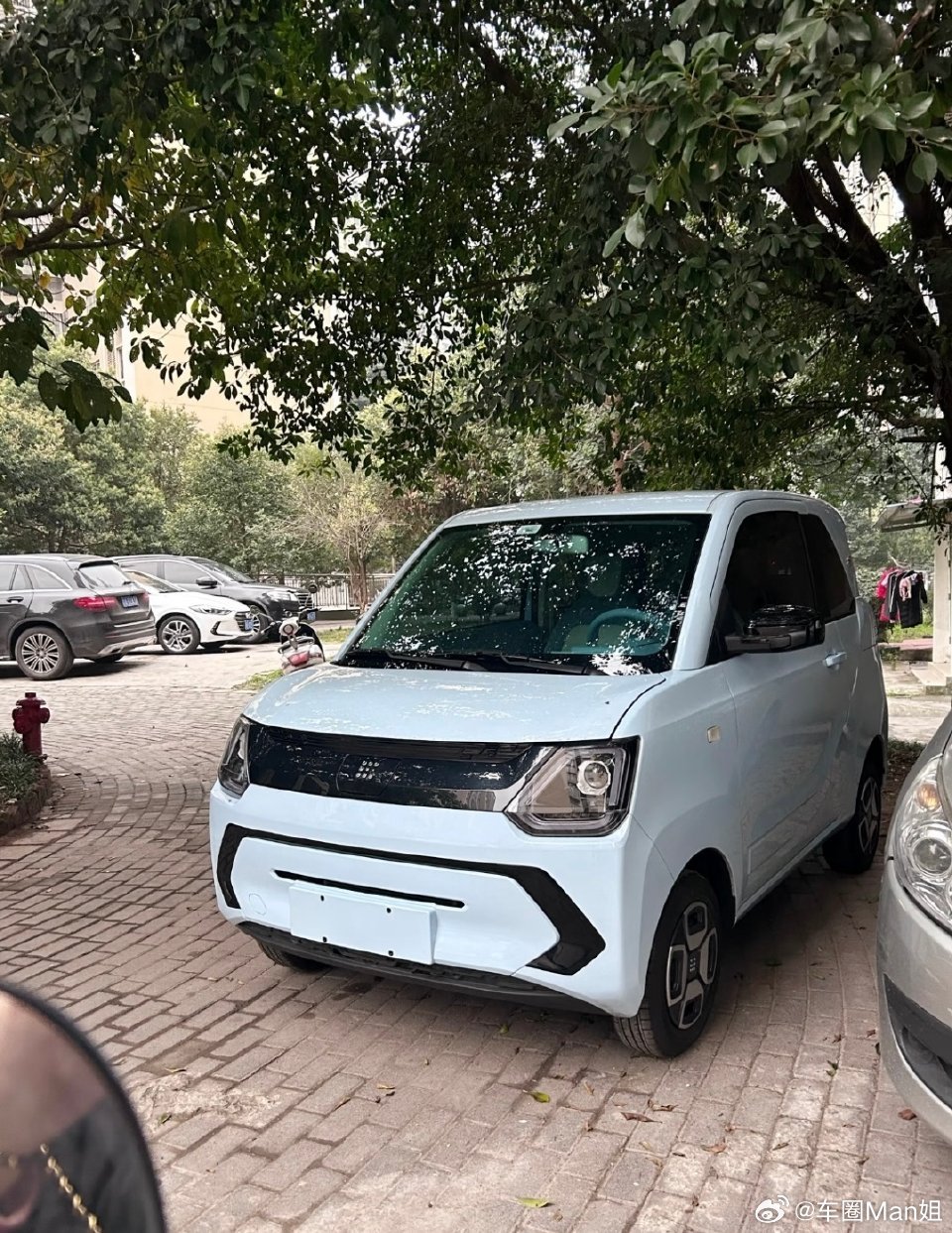 新能源车高速连跳3次空挡瞬间失速【新能源车高速突然失速，竟是“超速保护”？车主直