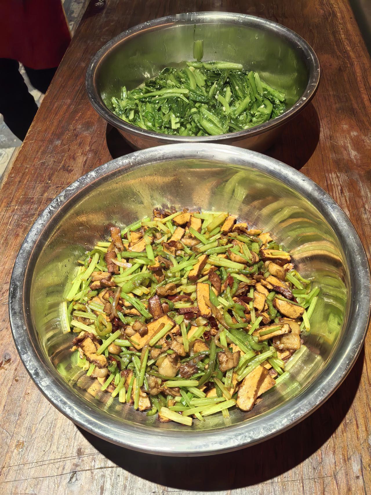 作为天天在后厨和山珍海味打交道的大酒店厨师，说实话，下班最馋的不是精致宴席菜，而