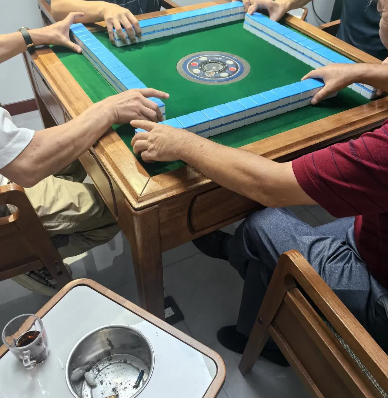 有史以来，时间打的最长的一场麻将！从中午12点半开始，一直打到凌晨12点