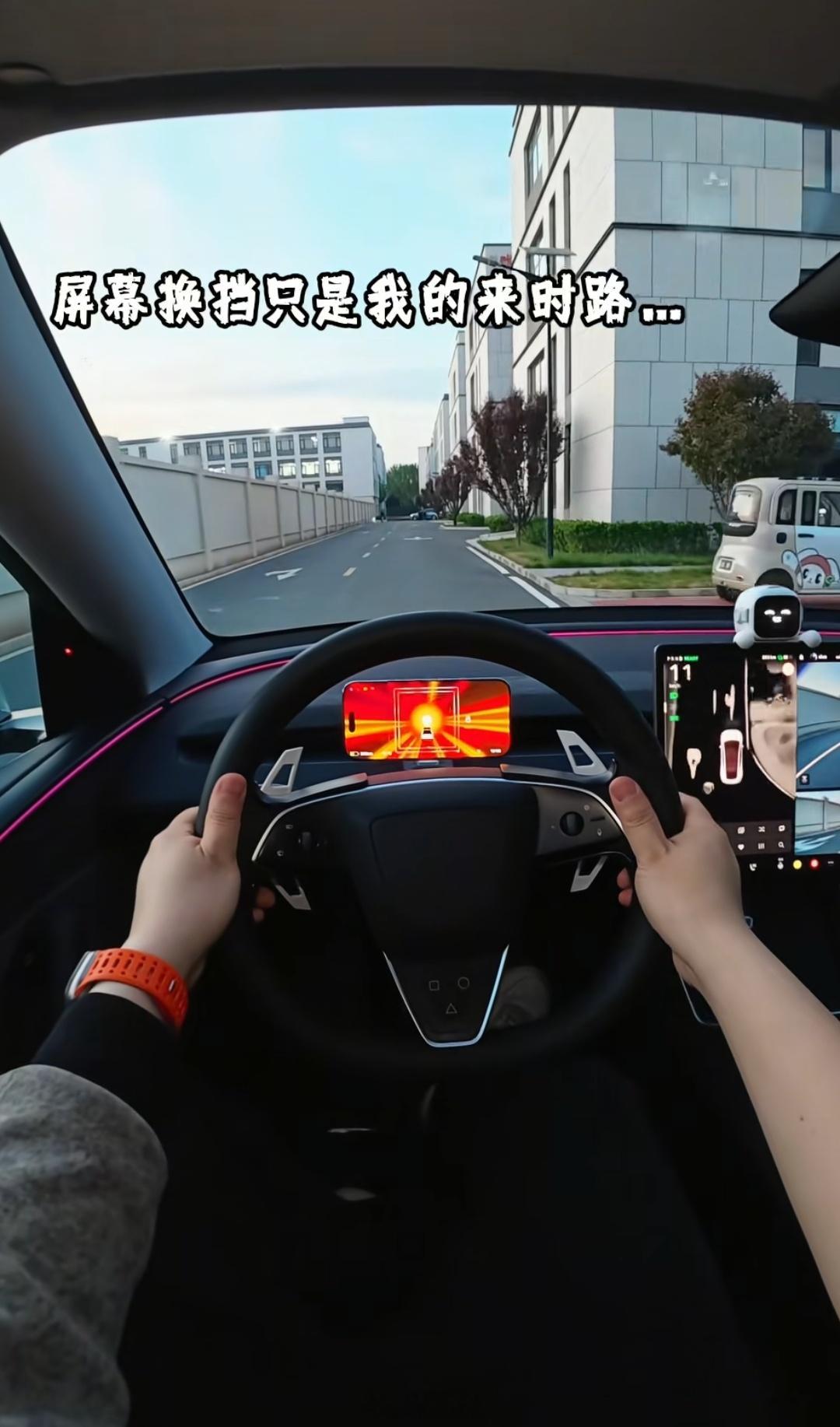 《一提特斯拉配置都说多余，一点橱窗全是配件》