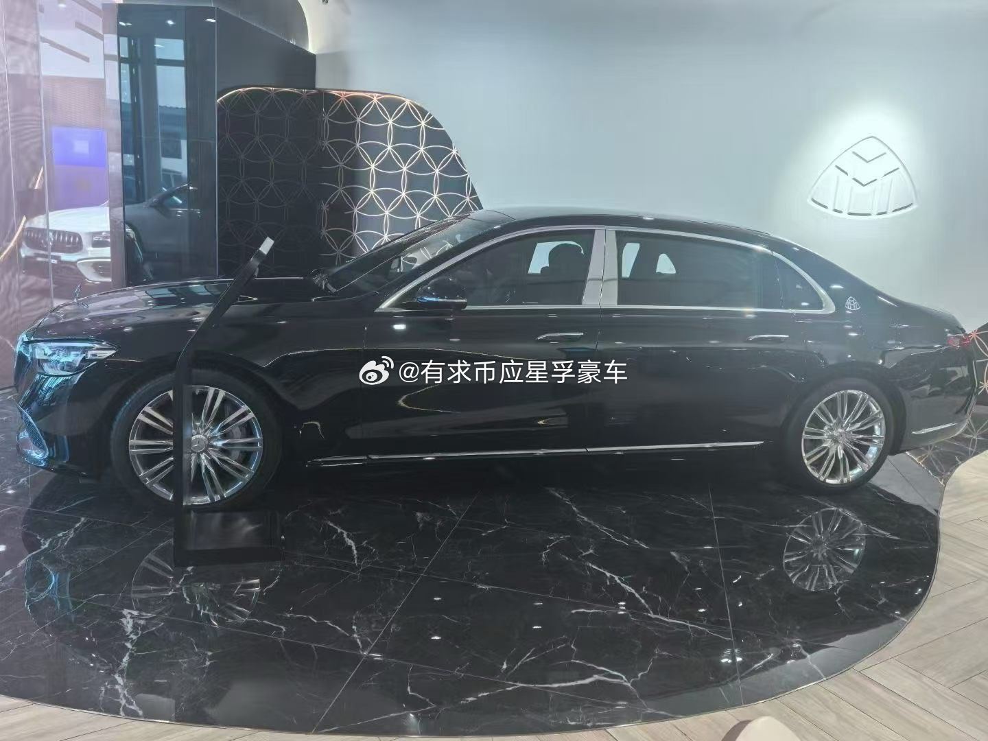 迈巴赫S580e优惠100万指导价201.6万颜色:黑黑厂家活动车5000公里未上牌可公户抵税！最便