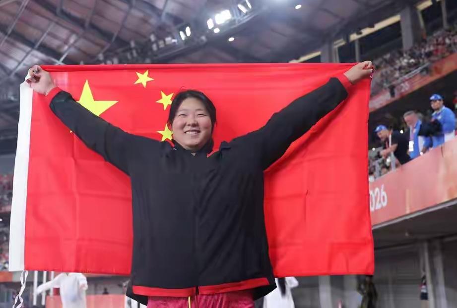一投就夺冠！18岁女选手只一投就破了亚运会纪录，剩下的5次投掷机会直接放弃，仍然