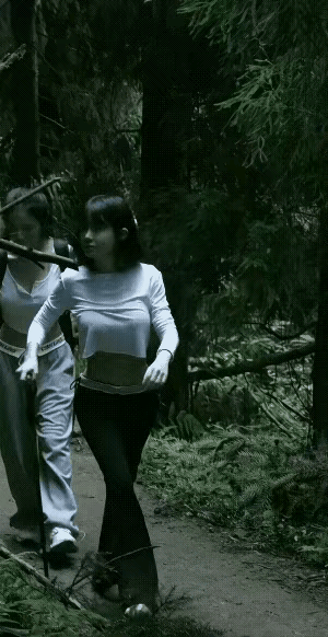 女孩子在外面还是要多注意安全，现在色狼还是比较多的，特别是这种深山老林😯
