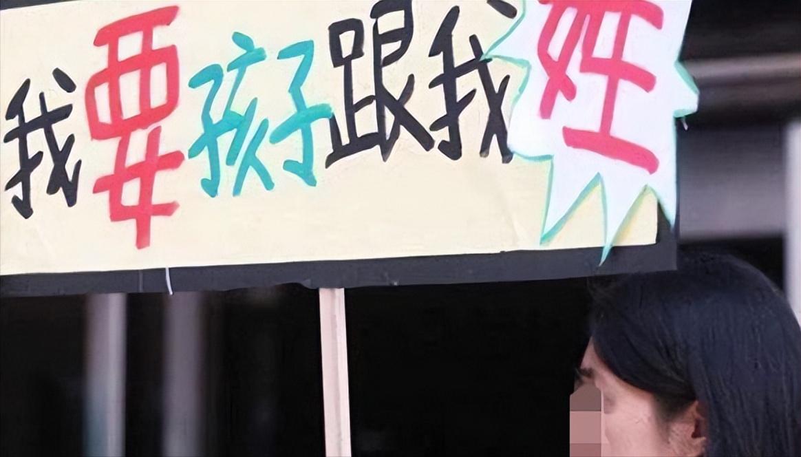 北京，一大妈得知儿媳生了一对龙凤胎高兴坏了，不仅亲自给2个孩子起名字，还花了3万