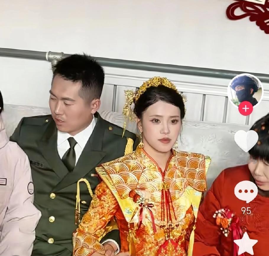 33岁办婚礼，他等了12年。不是等新娘，是等那面国旗降下。张自轩的清晨曾是国