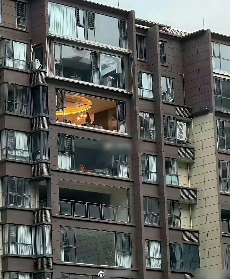 窗户越大，隐私越差。大家觉得呢[思考]​​​