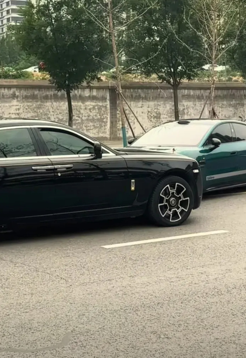杂粮酥妻撞的最贵的车！不服就干，管它什么车！劳斯莱斯又如何，一样被杂粮酥妻正面
