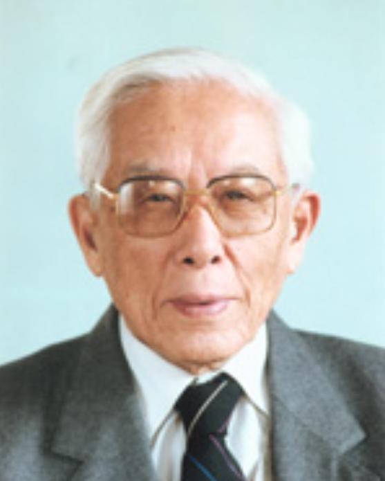 1993年，92岁的前北大校长周培源晨练回家后，对着妻子说：“我爱你！”妻子回看