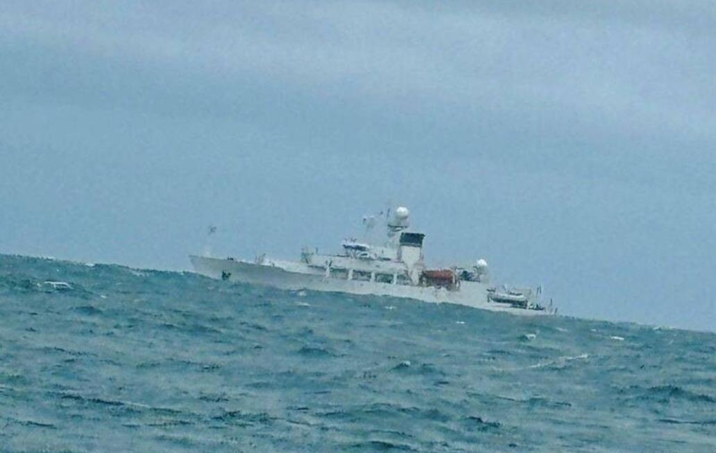 澎湖外海发生激烈对峙，055大驱不顾阻挠，首次进入台海岸线近海，台军：前所未有耻