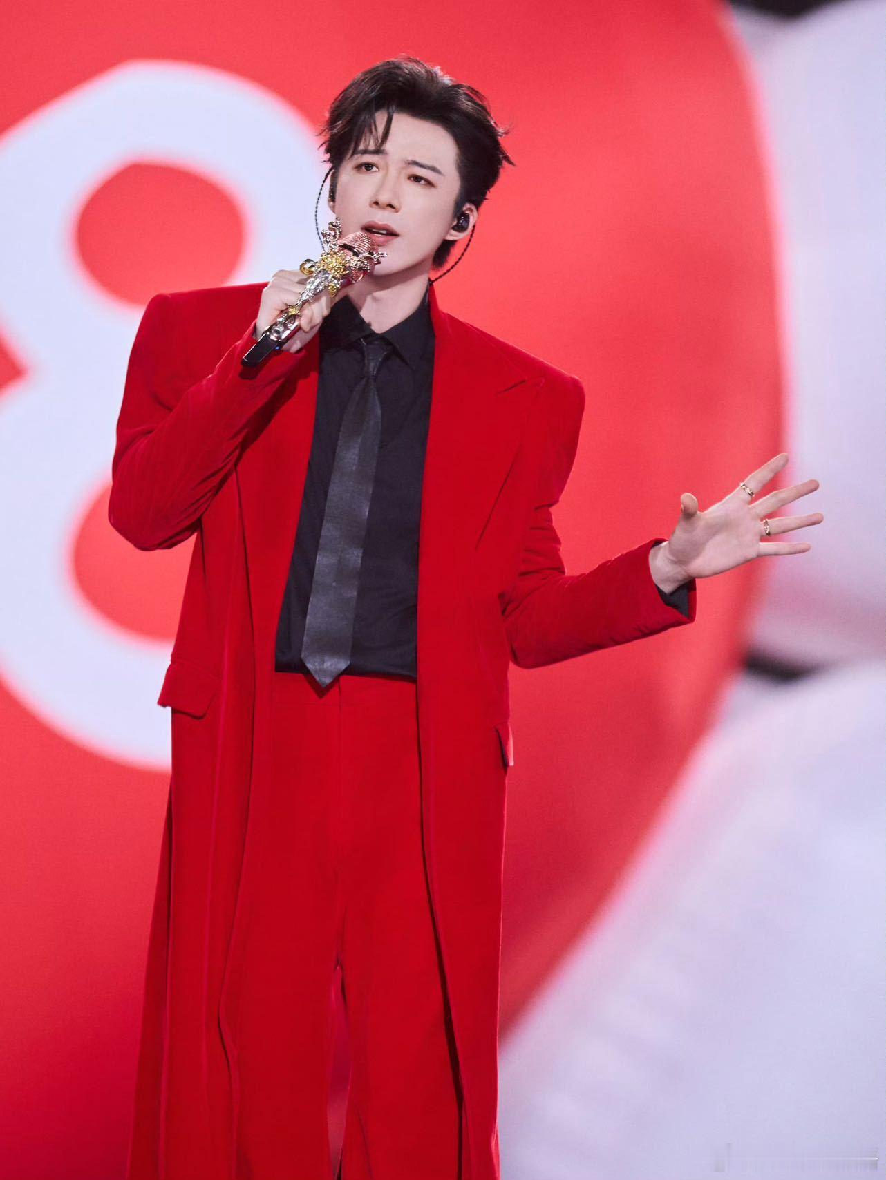 刘宇宁带着光来的这一刻本来是很平凡的日子，刷到刘宇宁主题曲分享会官宣，突然觉