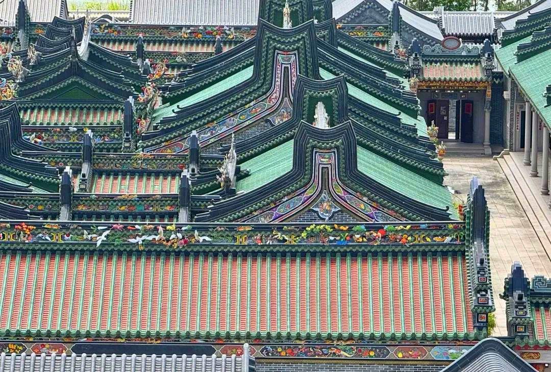 近日，广东省汕头市估值1.14亿元的天价违建“英之园”即将被强拆，建造非