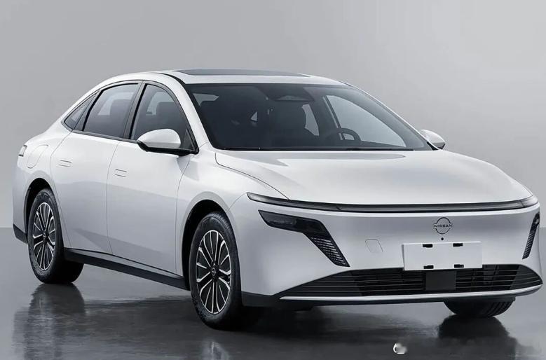 今晚有两台很亲民的产品，日产N6和星途ET5。日产N6预售价10.99-12.1