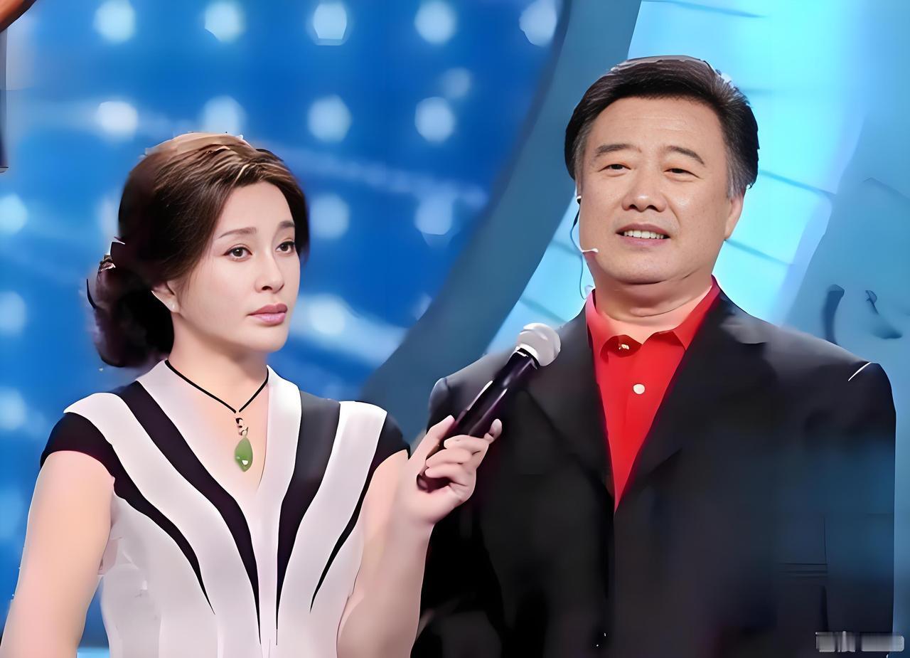 2015年，陈国军与刘晓庆在离婚26年后一同登上综艺节目《明星同乐会》。节目