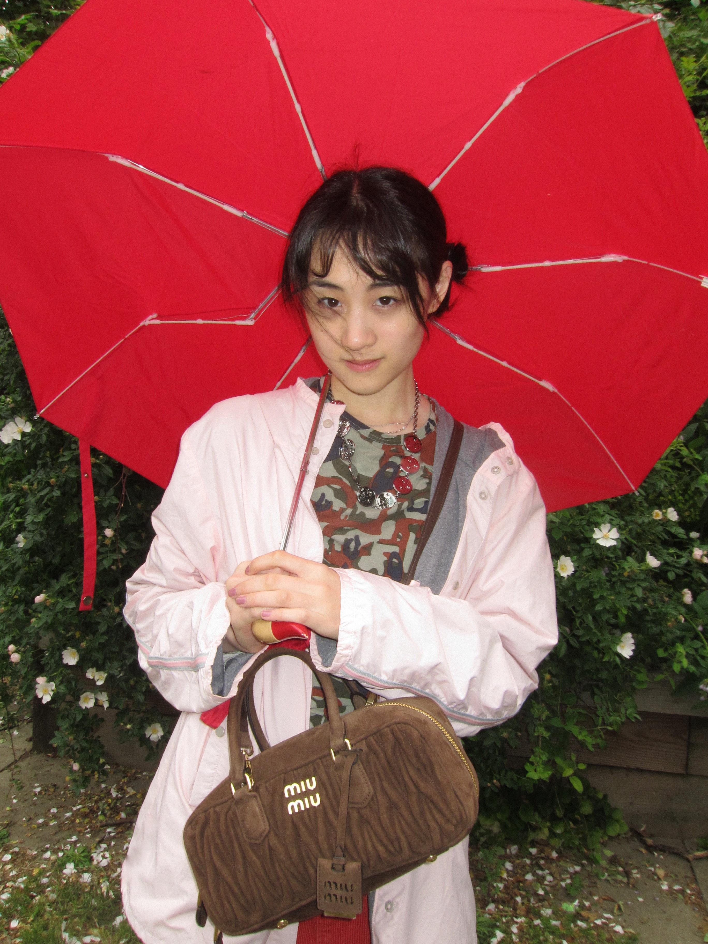 背着麂皮入夏，去找小动物玩了！🎒🌂🐑​​​