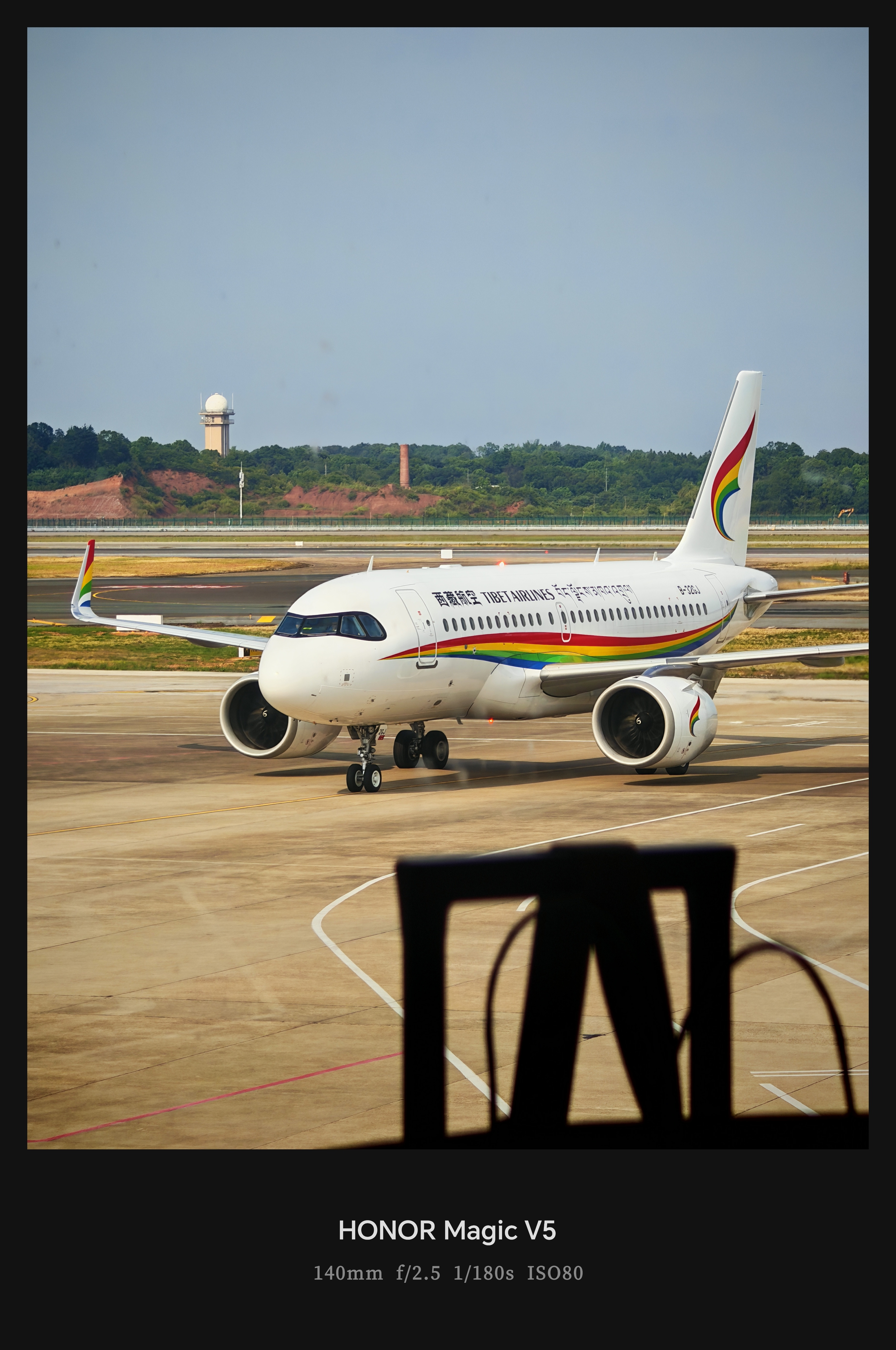 西藏航空的墨镜侠​​​