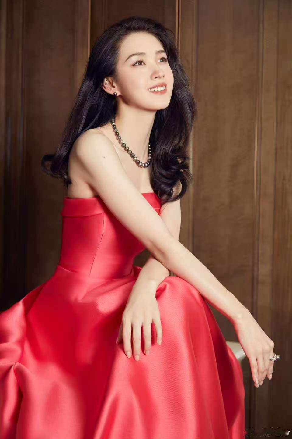 郭宇欣红毯第二套郭宇欣第二套造型郭宇欣第二套造型来了