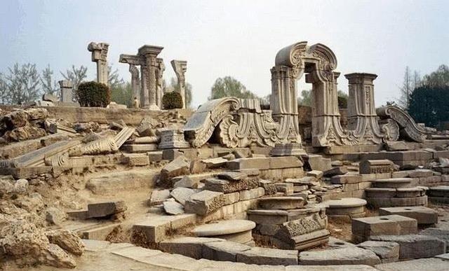很多人一直都以为圆明园是八国联军烧的，其实不是，真正烧它的是1860年的英法联军