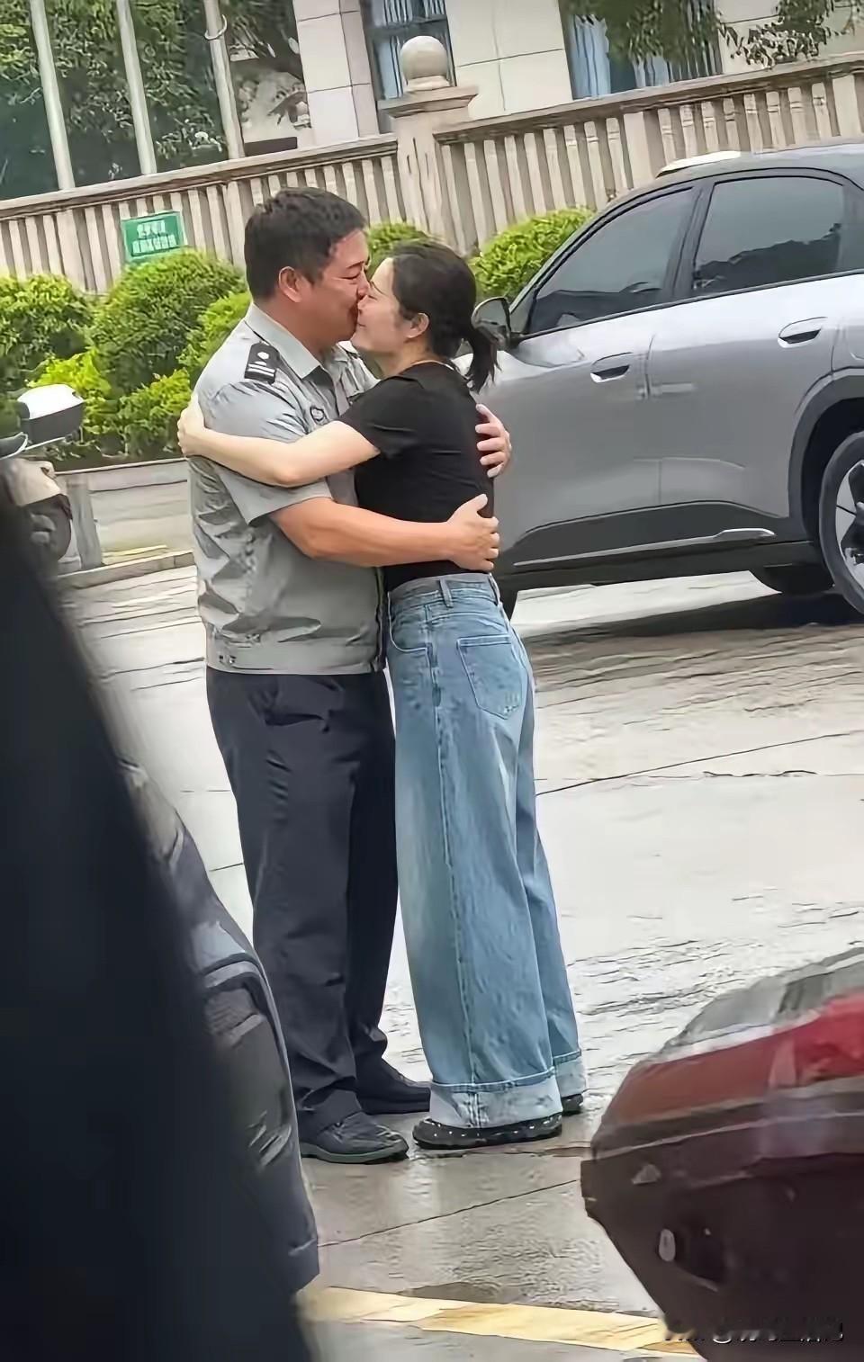 女业主看上保安大叔，最后走到了一起[赞]