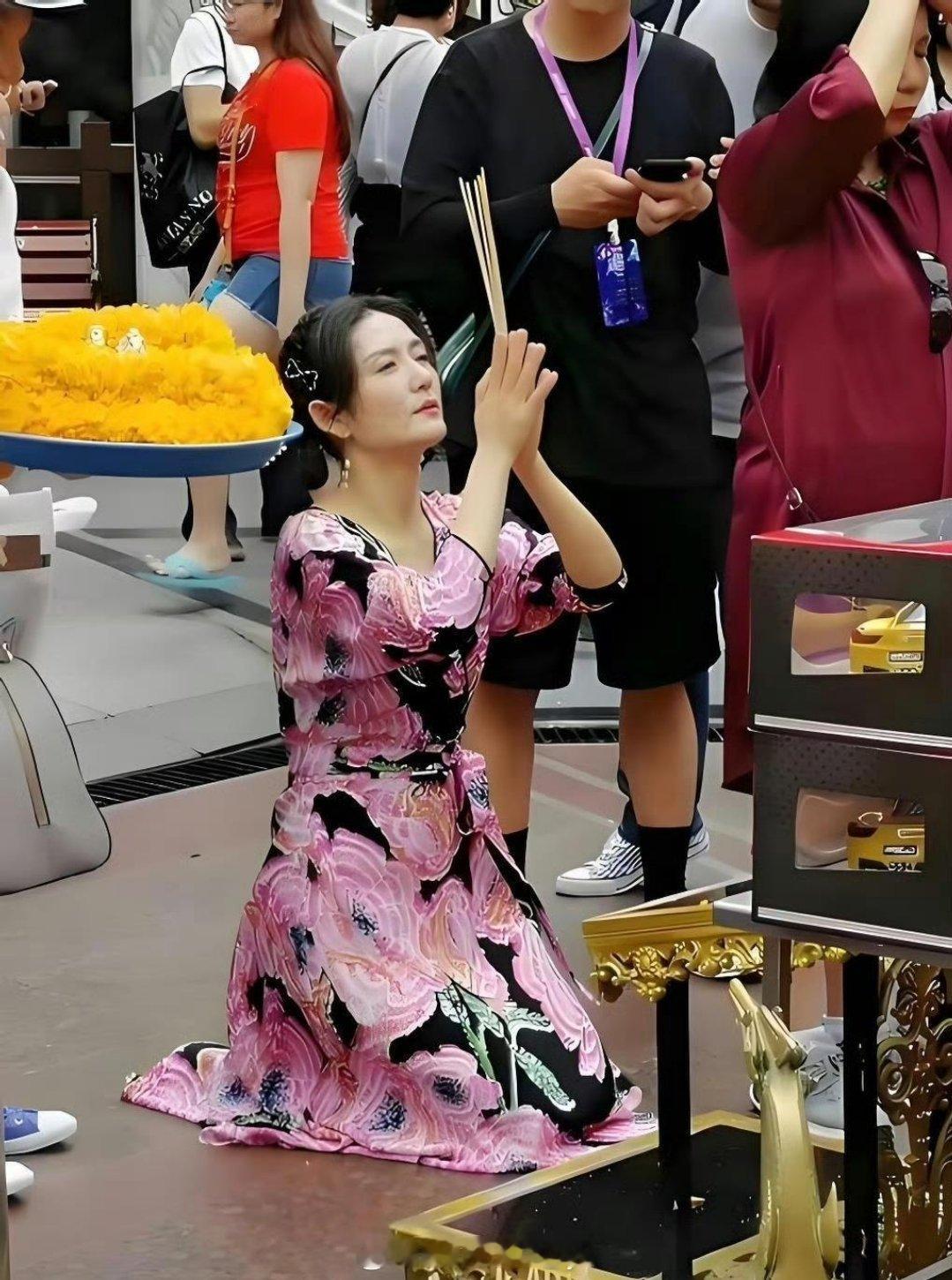 谢娜夫妇身家早过亿了，都有几辈子花不完的钱，她还求什么？