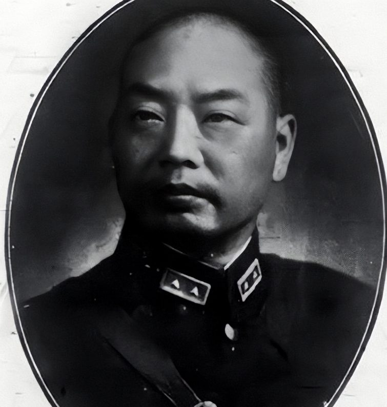 1947年1月初，郝鹏举邀请谷牧到他的司令部赴宴。宴席上杀机四伏，卫兵上了刺刀，