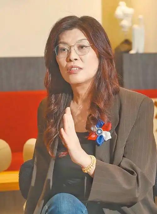 大陆在谈到与中国国民党的合作时，叙事中使用“国共”而非“共国”，这一表述不是自我