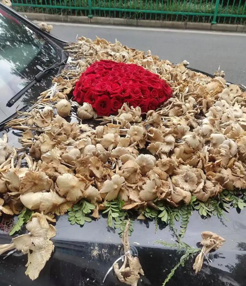 这是哪个地区的婚车……
