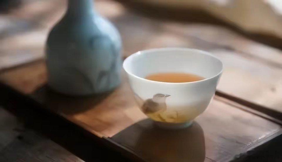 拒绝无效社交，以终为首，明白自己要什么。人与人之间都是阶段性陪伴。​​​