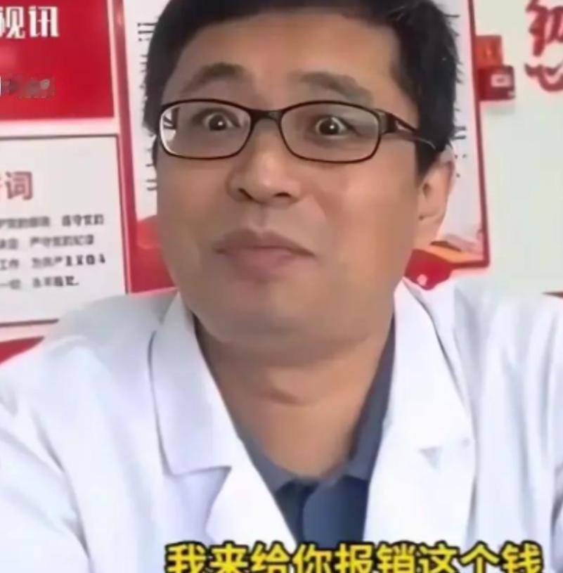 苏州医院，女儿戴口罩陪母亲看病，母亲检查结果一切正常。接诊医生却盯着女儿多看了两