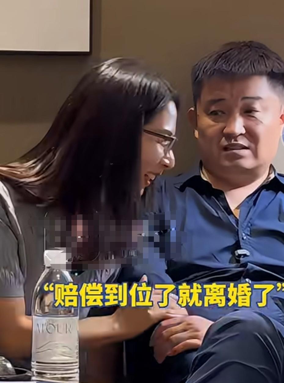 看了崔丽丽的专访，更觉得她不简单。此前曾无数次提到，自己有应激反应，跟老公牵手