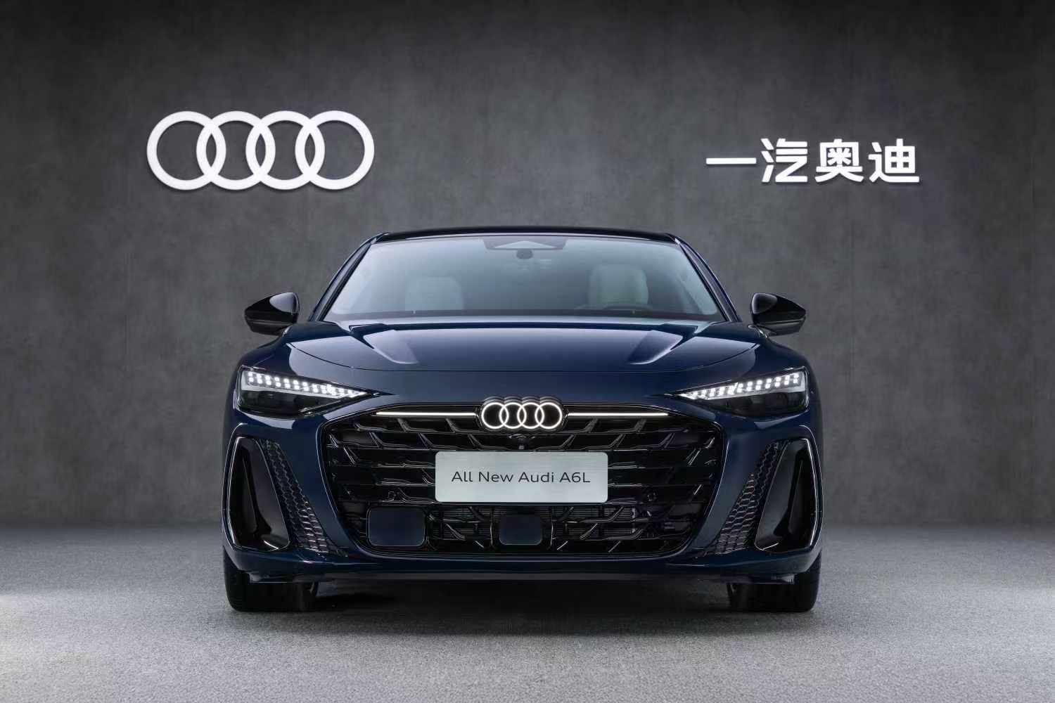 全新奥迪A6L的氛围灯有30色，音响也没将就豪华感从哪里来？一半是材质，一半是氛围。而氛围这件事，恰