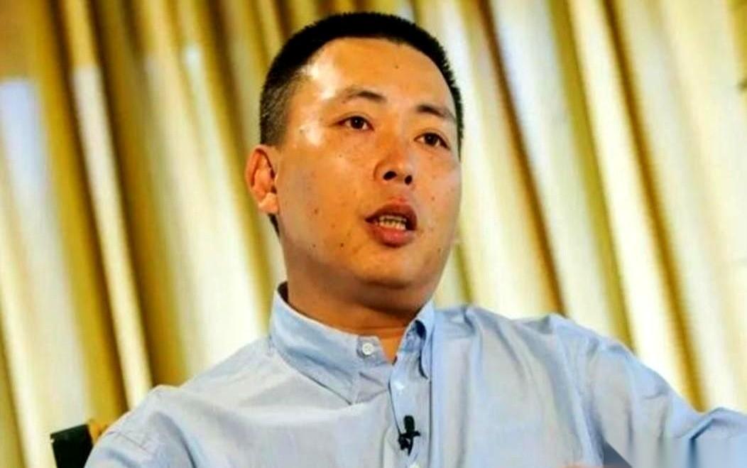 送你一台奔驰，再给你办场风风光光的欢送会，但你得签个协议，一年之内不许跟我做一样