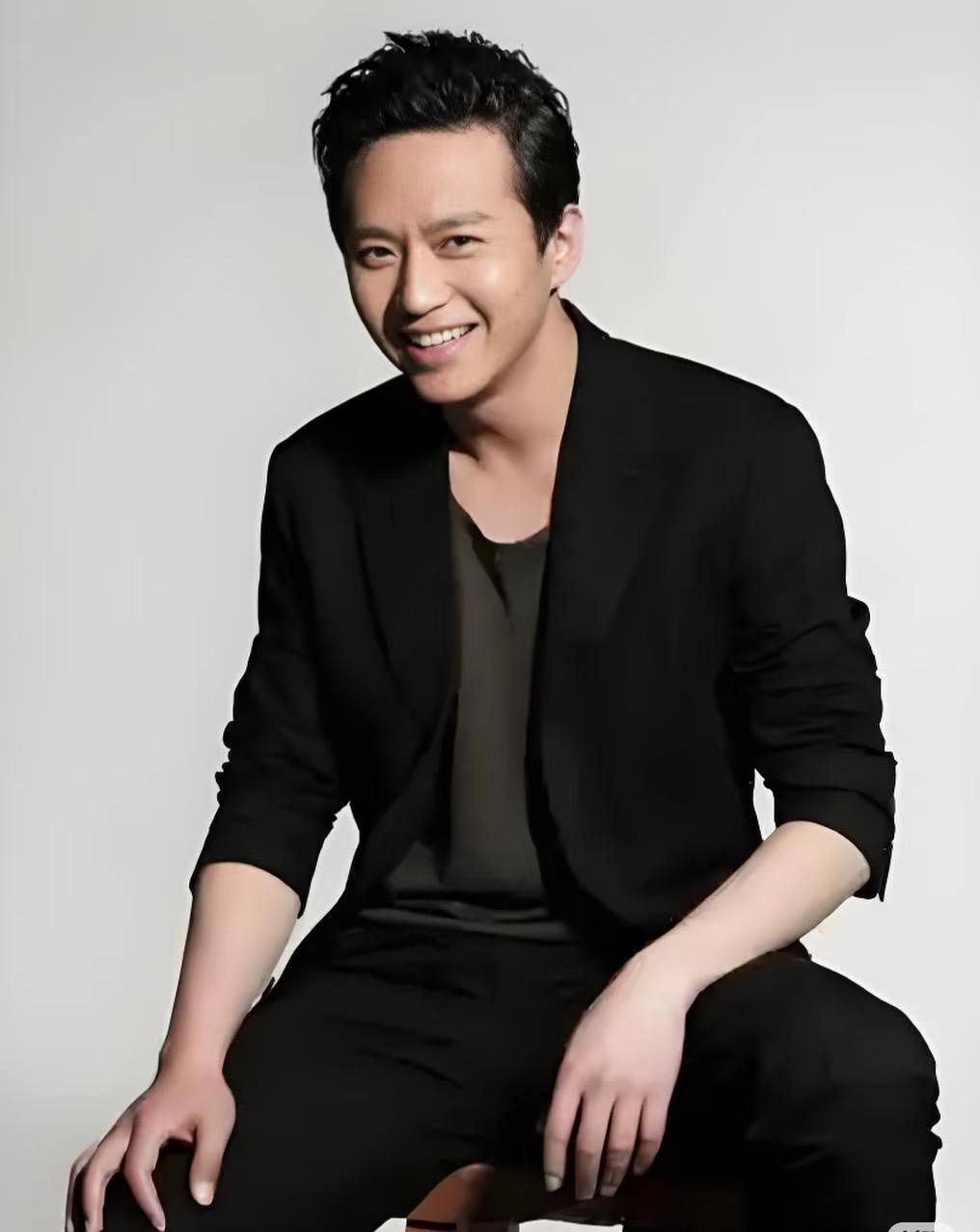 我能接受邓超发福，也能接受他变老，但真接受不了，他都快50岁的人了，怎么一瘦