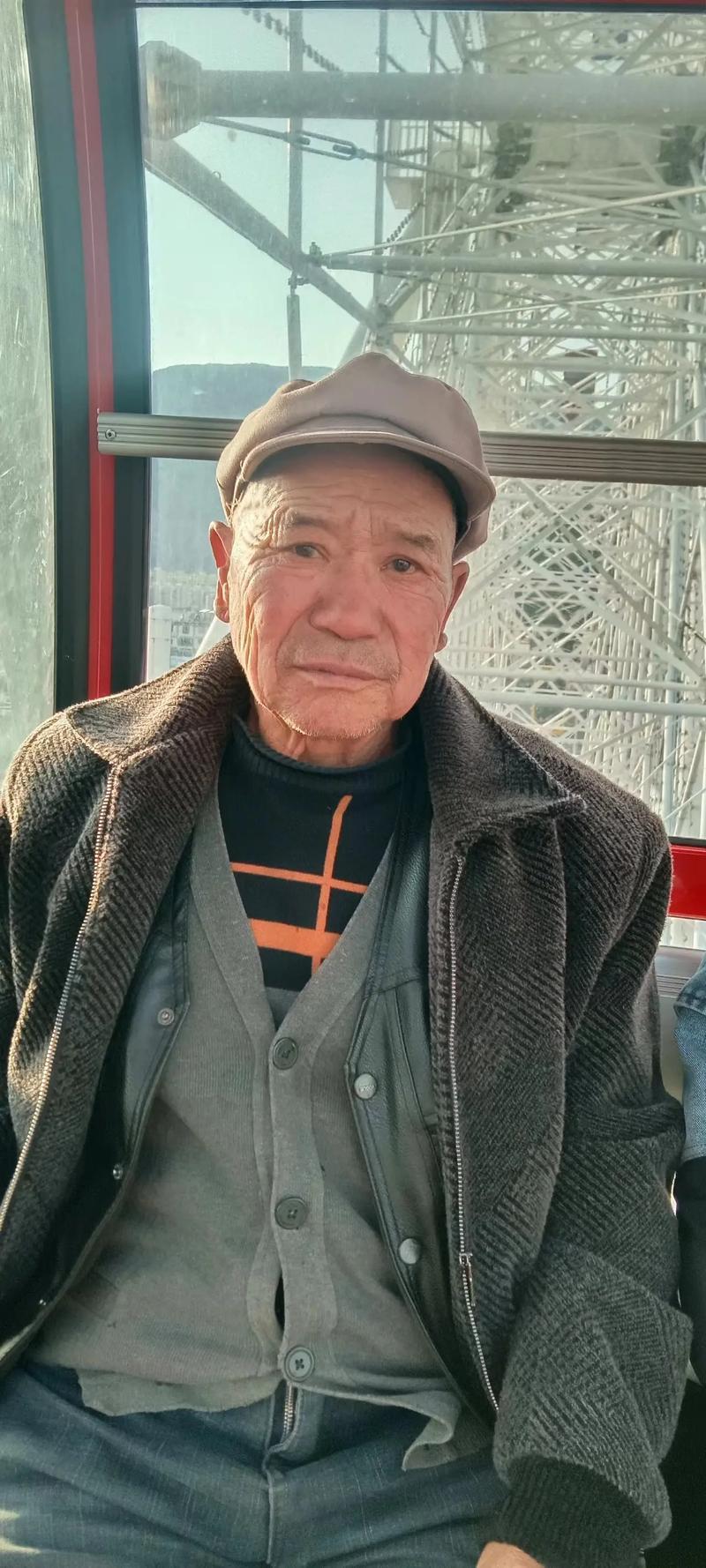 我将以一个18岁女儿的视角，来讲述这个故事。我18岁生日那天，亲爸把我灌醉了