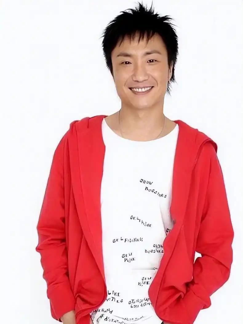 全世界都希望他做歌坛的张学友，他偏偏非要当影坛的周星驰。——他就是被称为“太子基