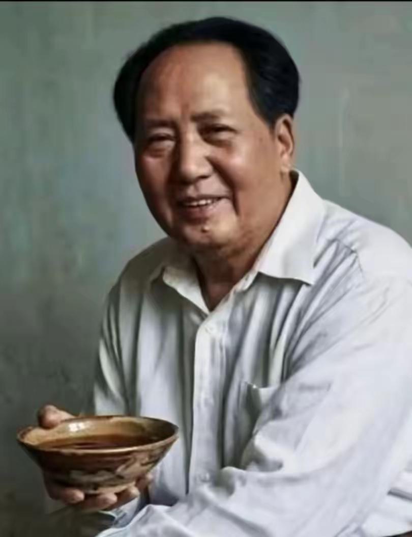 五十年过去，人民为什么越喊越想喊“毛泽东思想万岁”