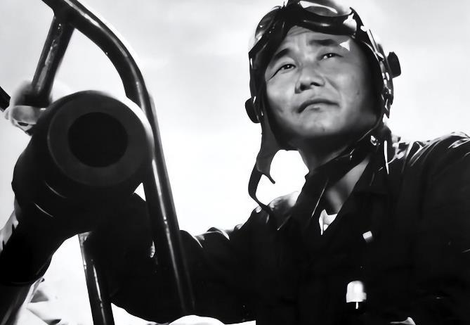 1965年，飞行员违反禁令出海击敌，事后领导不敢自处，只得将情况如实上报，毛主席