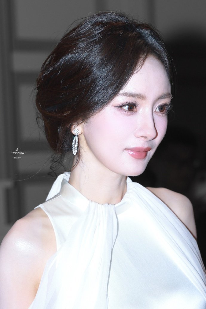 杨幂妈幂降临尖叫之夜红毯【杨幂】难忘世界名画白珍珠cr·YUM