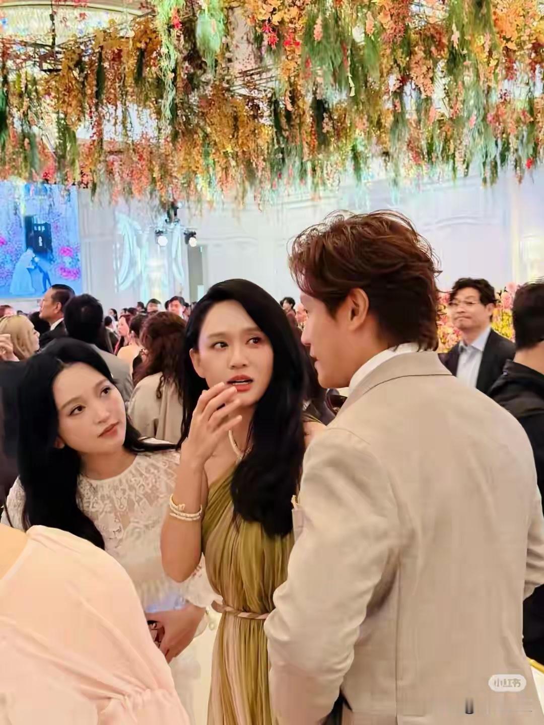 何猷君的澳门婚礼，姐姐何超琼上台送祝福，黄晓明、陈乔恩也来了​​​