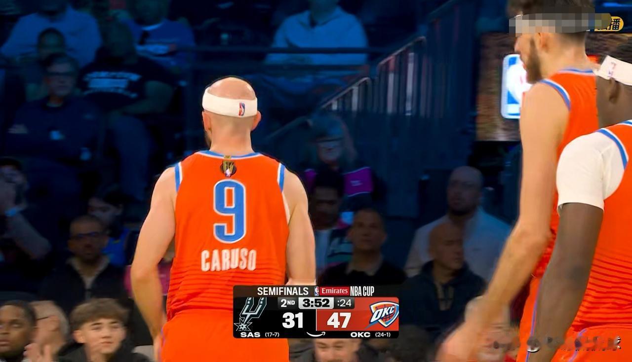 雷霆大将卡鲁索真是太招人稀罕了！在今天进行的雷霆和马刺的NBA杯半决赛中，目前双