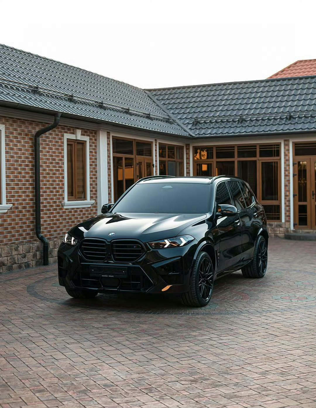 宝马X5MCompetition[墨镜][墨镜]​​​