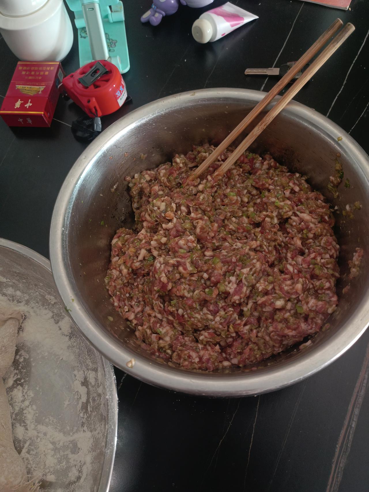 想问问芹菜大肉馅，大家都是怎么调味的？今天跟老公起冲突，因为调饺子馅的事。今天